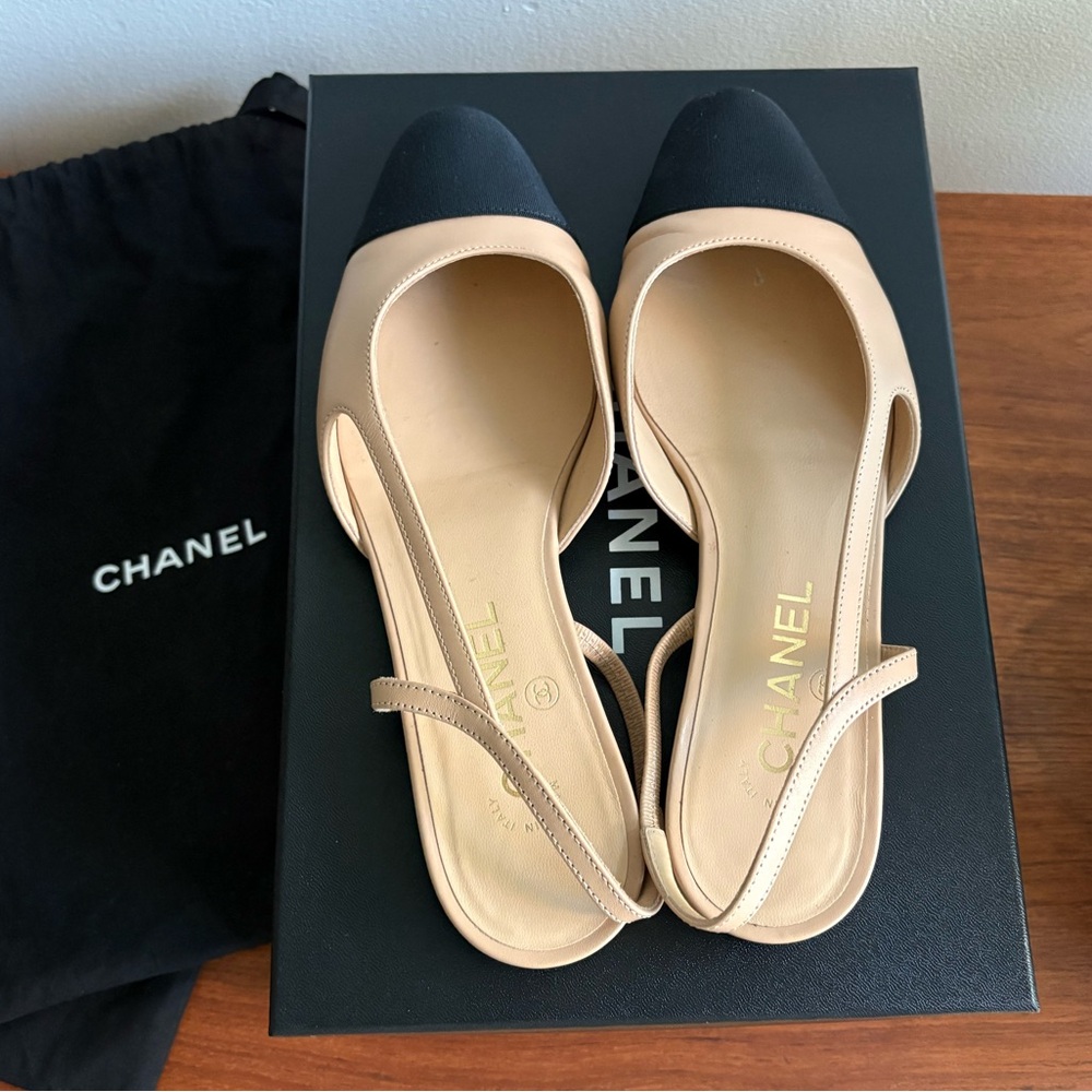 CHANEL Beige and Black Slingback Flats - Picture 6 of 10